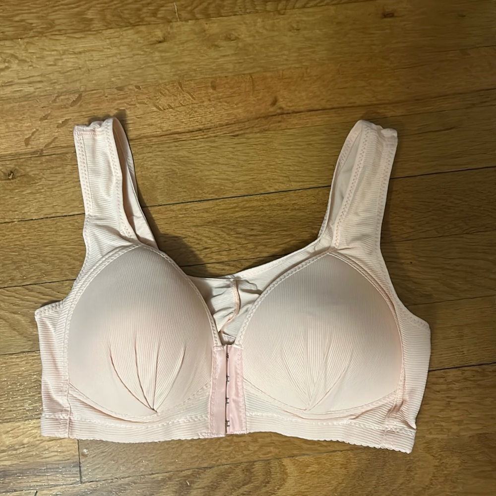 Woman’s Front Closure Bra Padded 40/90 (NWT) Pink Color